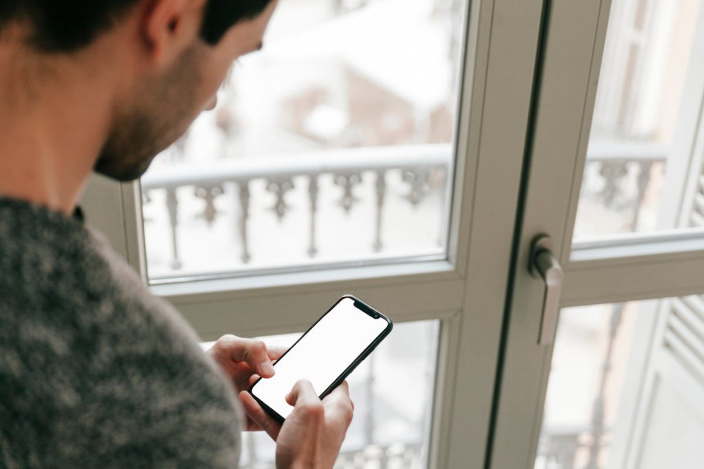 Descubre qué es el PVC y cuáles son las ventajas de instalar estas ventanas para el ahorro energético.